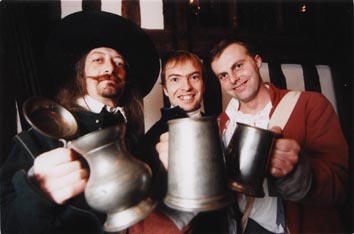 Pete enjoying a tankard of Ale with a couple of seventeenth century soldiers.